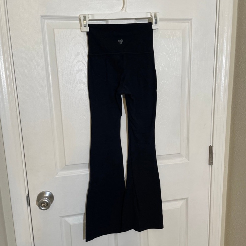 Aritzia TNA Action Flare Leggings
